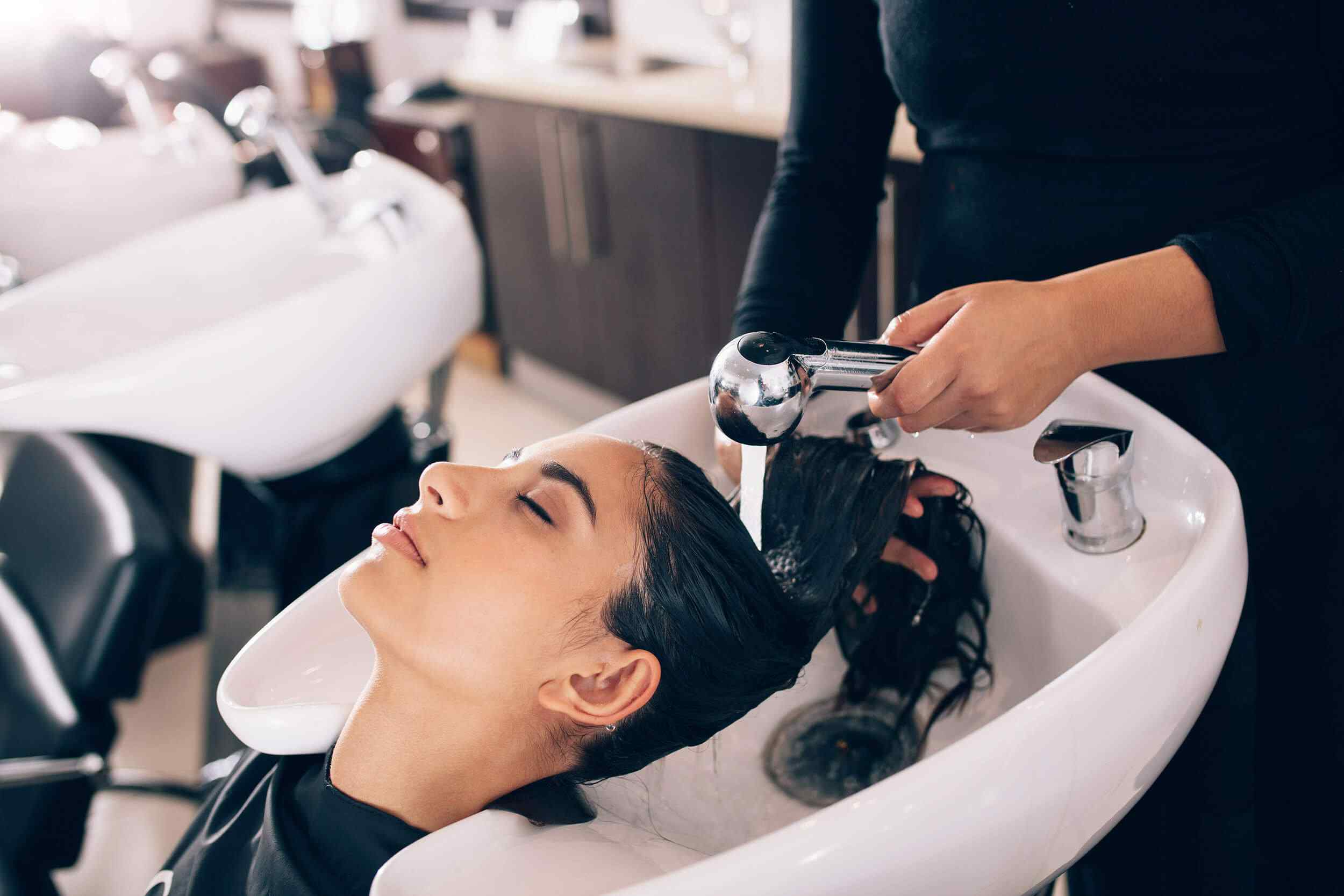 https://jmpv.gr/wp-content/uploads/2018/10/hairdresser-facials.jpg