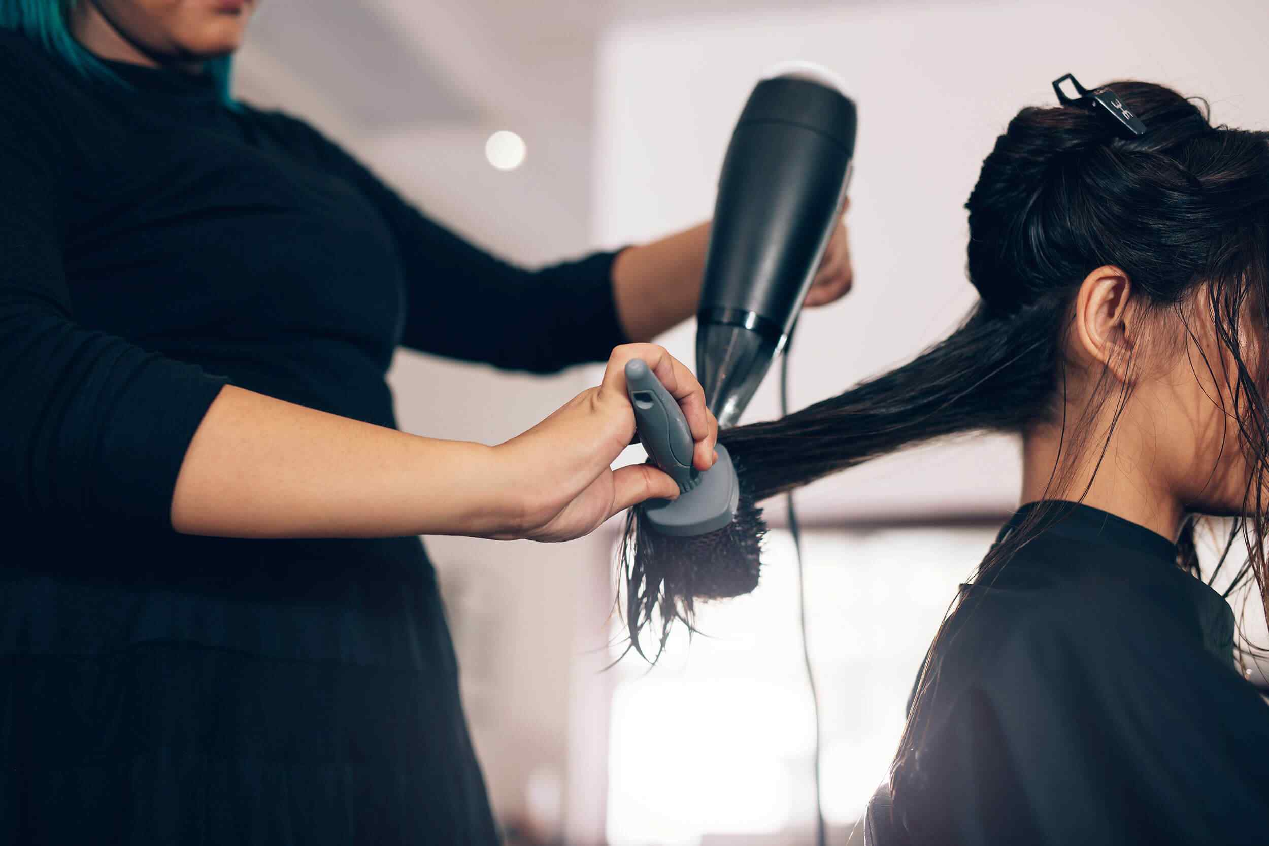 https://jmpv.gr/wp-content/uploads/2018/10/hairdresser-styling.jpg
