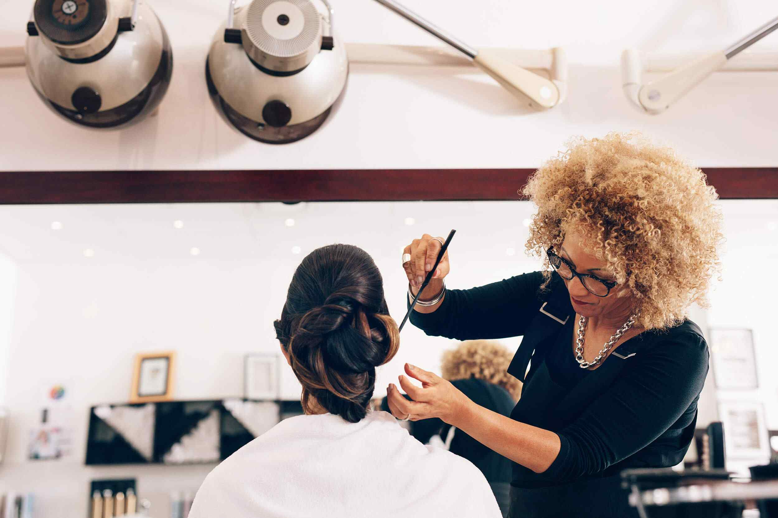 hairdresser-stylize https://jmpv.gr/wp-content/uploads/2018/10/hairdresser-stylize.jpg